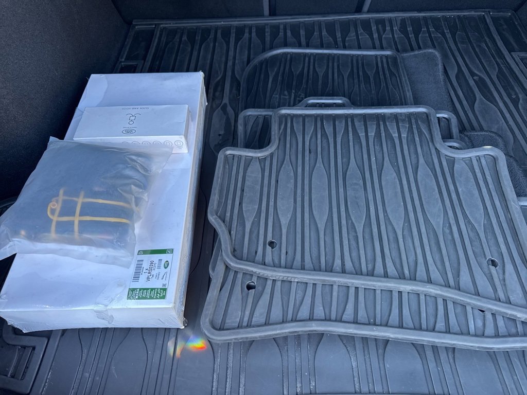 Used 2019 Land Rover Range Rover Velar R-Dynamic SE image 14