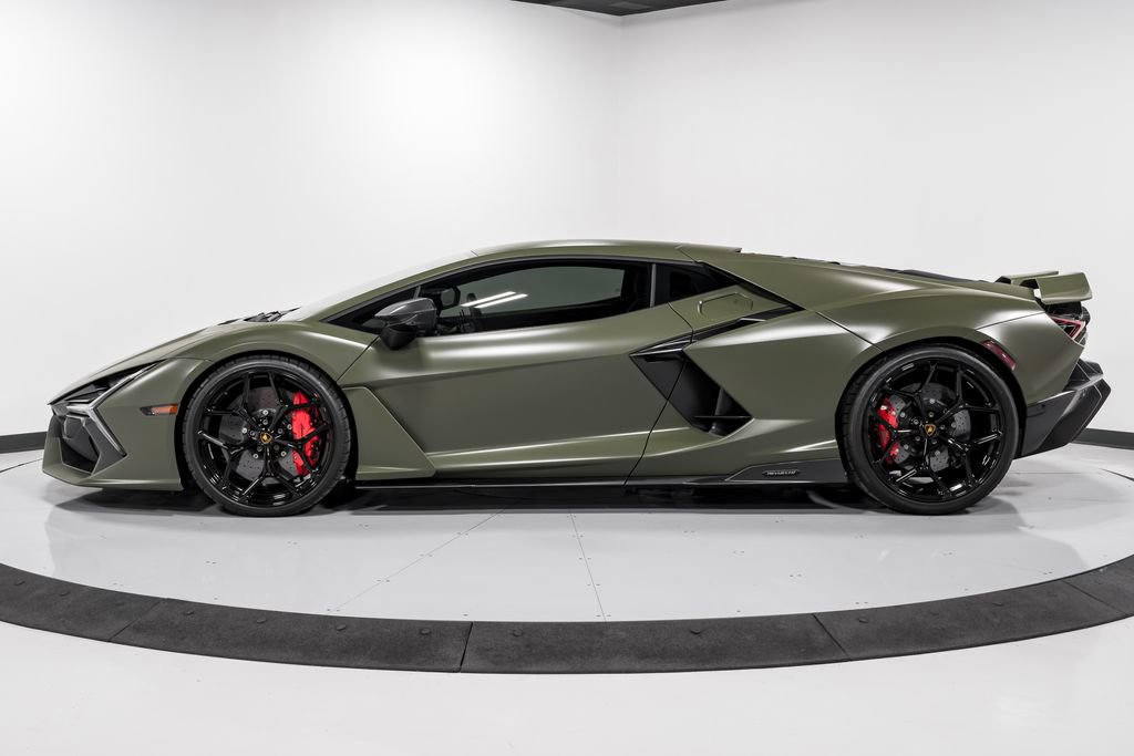 Used 2025 Lamborghini Revuelto image 6
