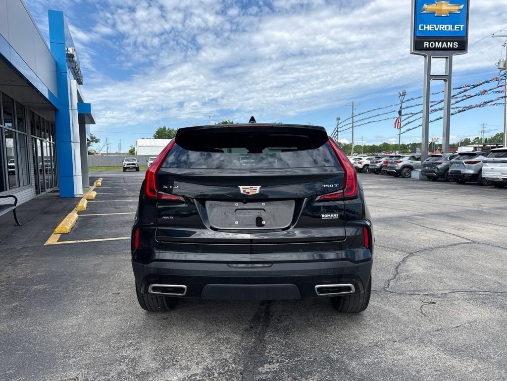 Used 2024 Cadillac XT4 Premium Luxury w/ Cold Weather Package AWD/4WD image 5
