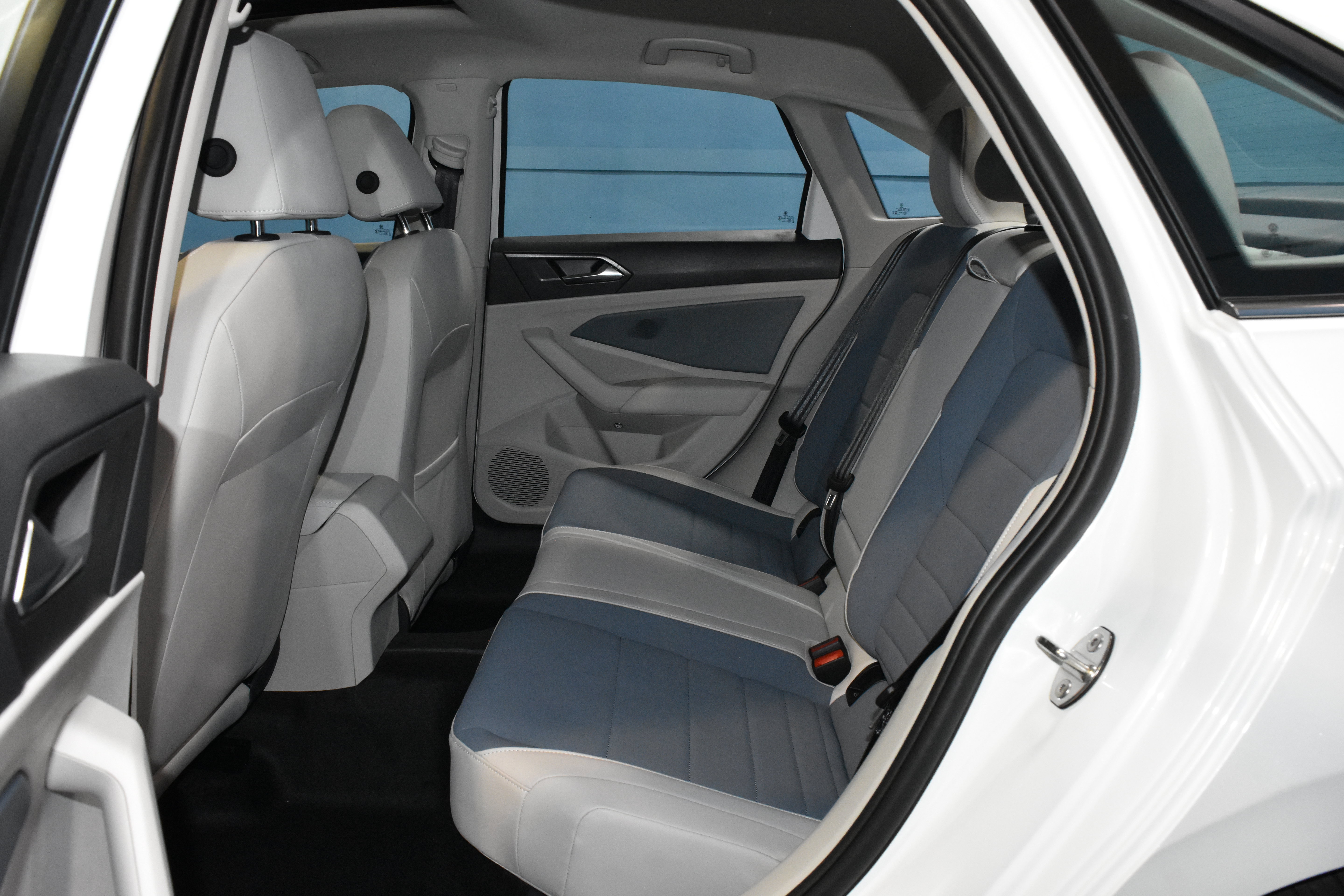 New 2026 Volkswagen Jetta SE FWD image 18
