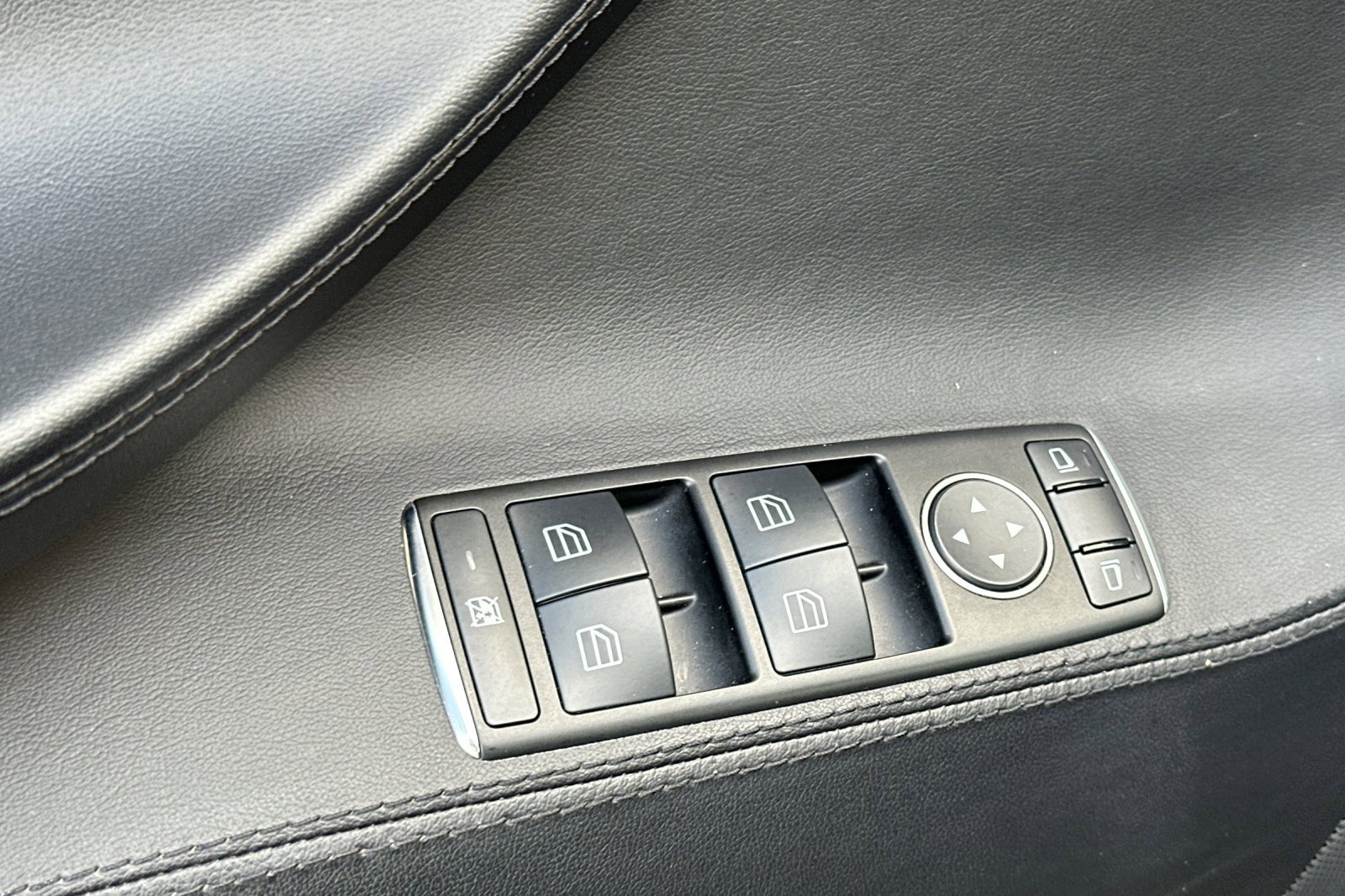 Used 2013 Tesla Model S Performance image 11