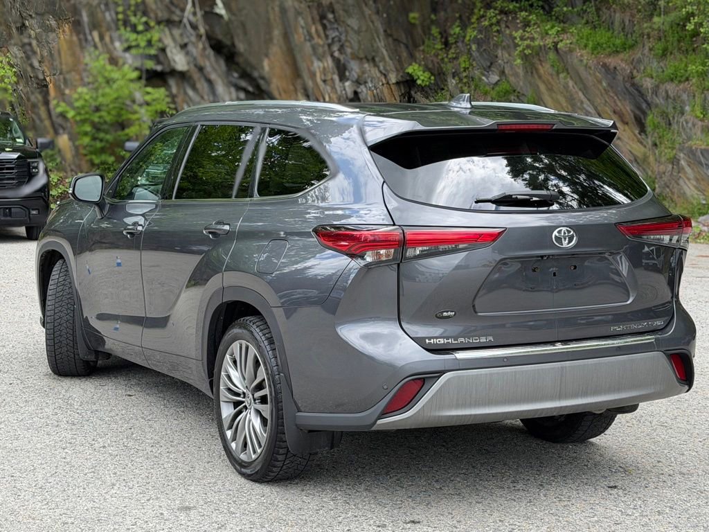 Used 2020 Toyota Highlander Platinum AWD/4WD image 3