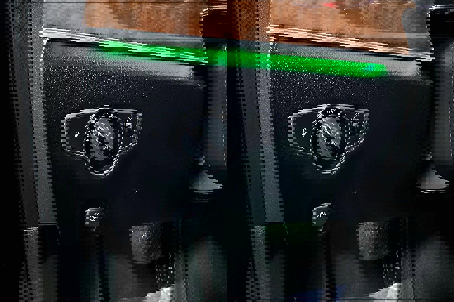 Used 2017 Mercedes-Benz E 300 4MATIC image 34