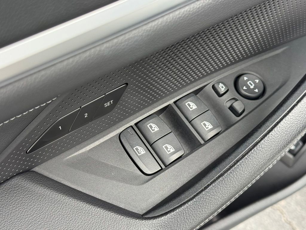 Used 2023 BMW i4 eDrive35 w/ Premium Package image 10