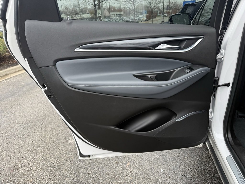 Used 2022 Buick Enclave Premium image 31