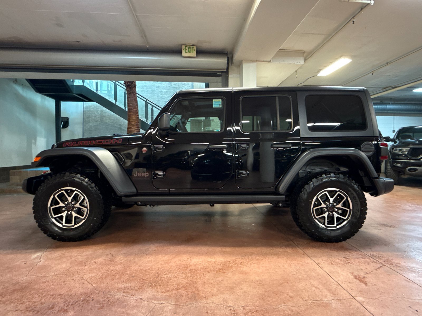 Used 2024 Jeep Wrangler Unlimited Rubicon w/ Convenience Group AWD/4WD image 2