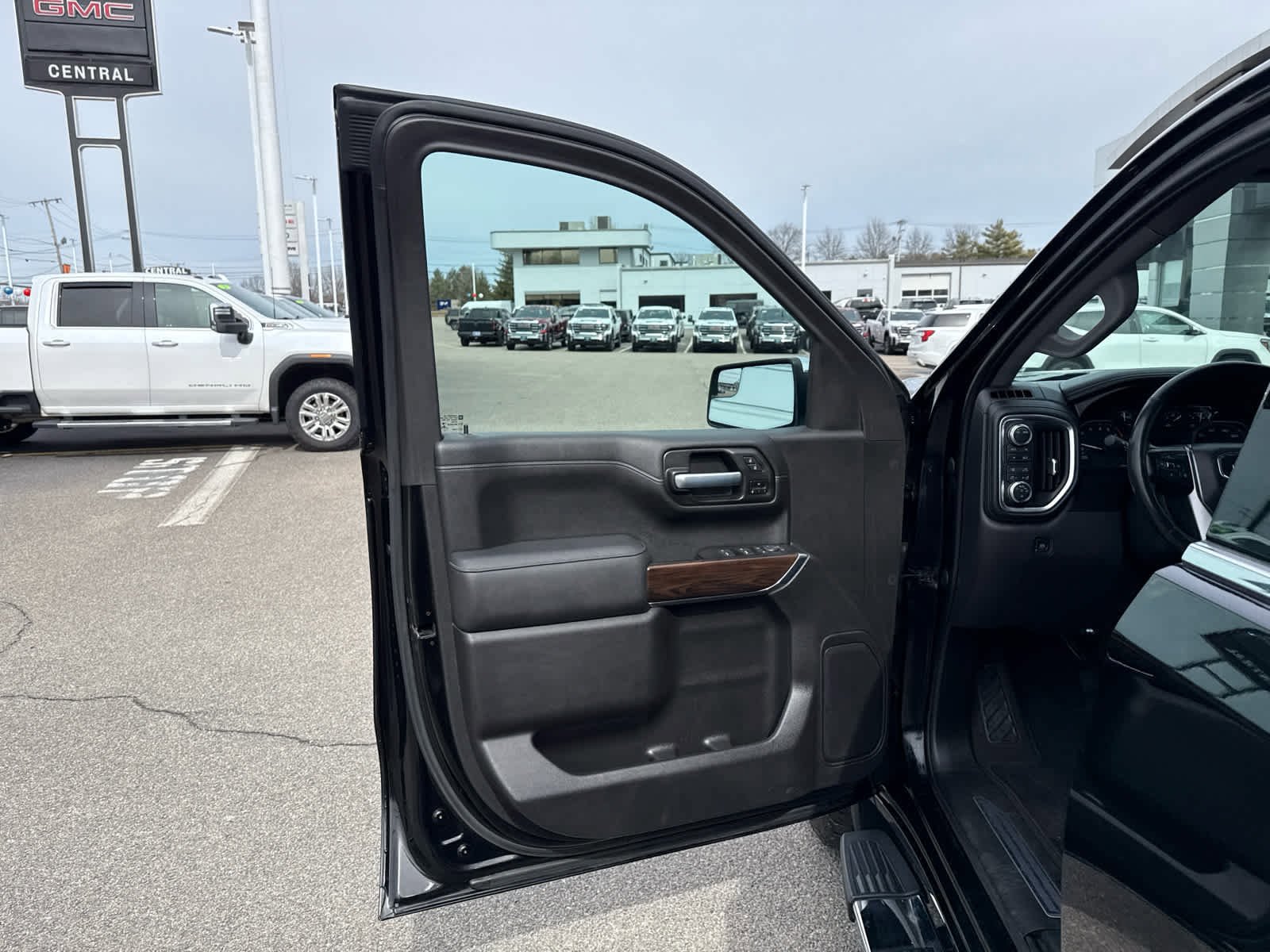 Certified 2021 GMC Sierra 1500 SLT w/ SLT Premium Package AWD/4WD image 13