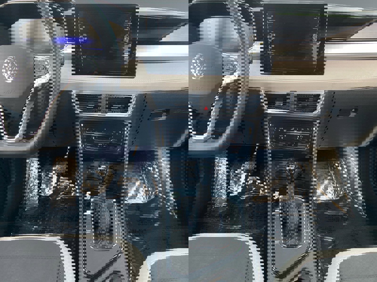 Used 2025 Volkswagen Taos SE image 11