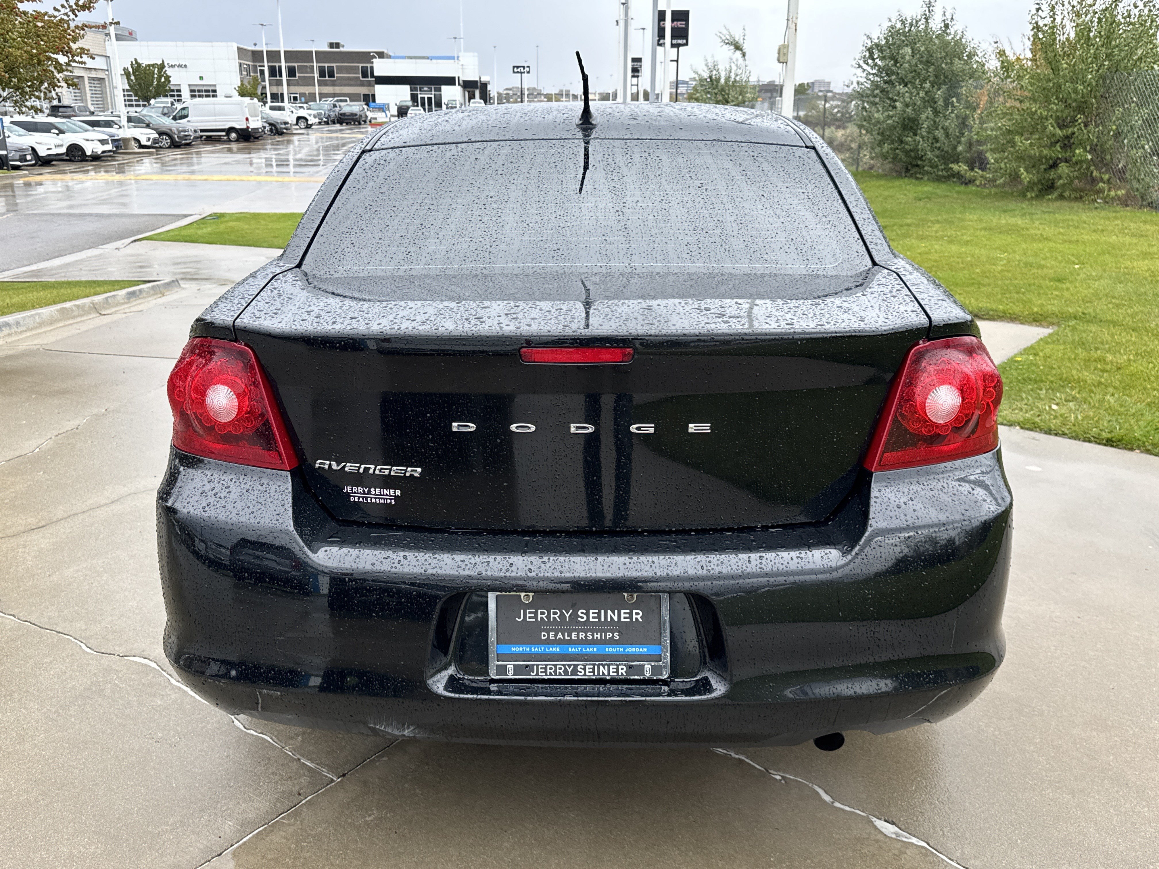 Used 2014 Dodge Avenger SE FWD image 4