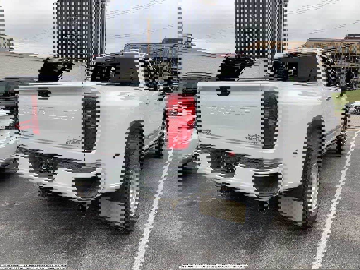 Used 2024 Chevrolet Silverado 3500 High Country w/ High Country Premium Package AWD/4WD image 4