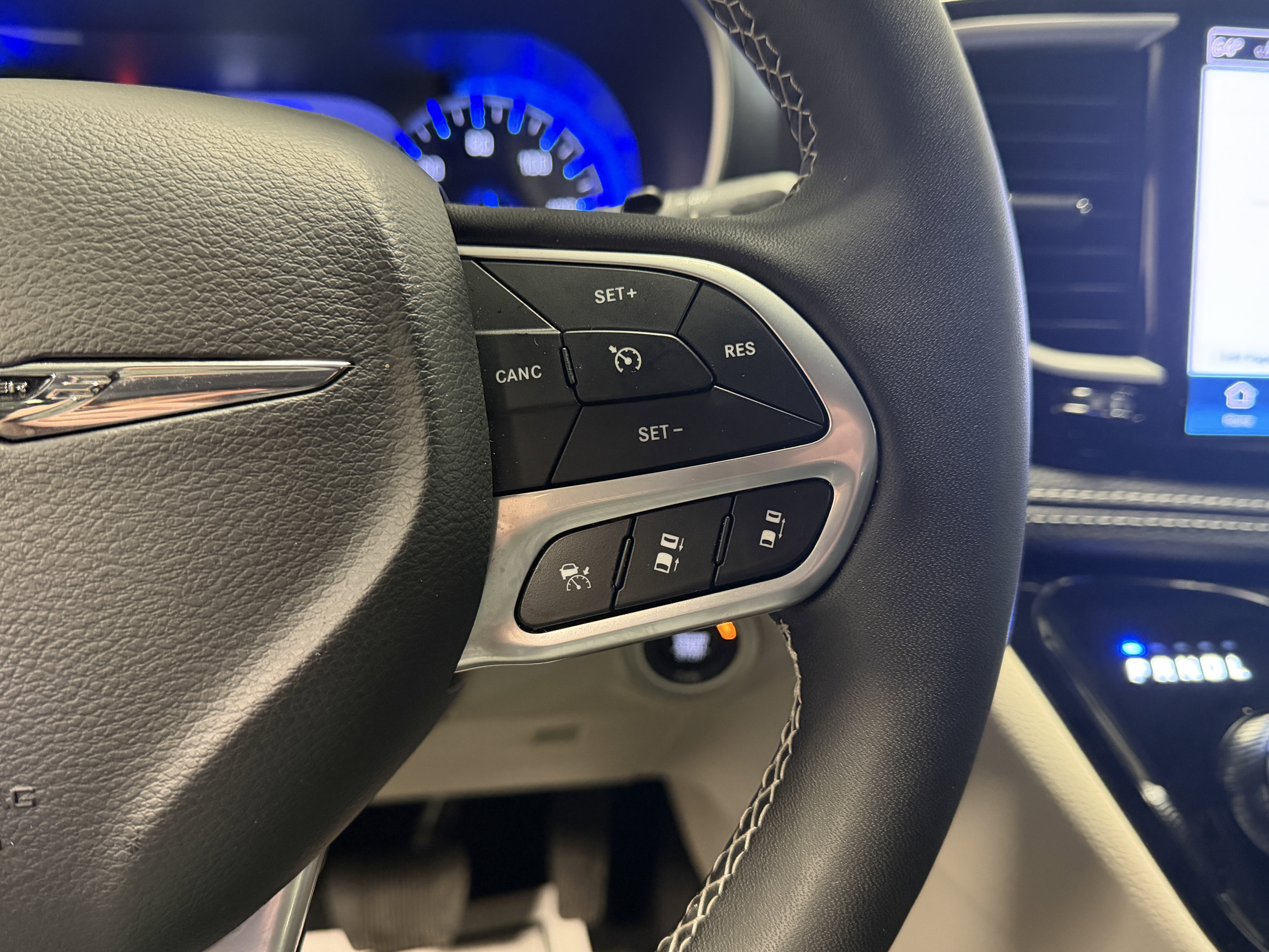 Used 2024 Chrysler Pacifica Touring-L image 15