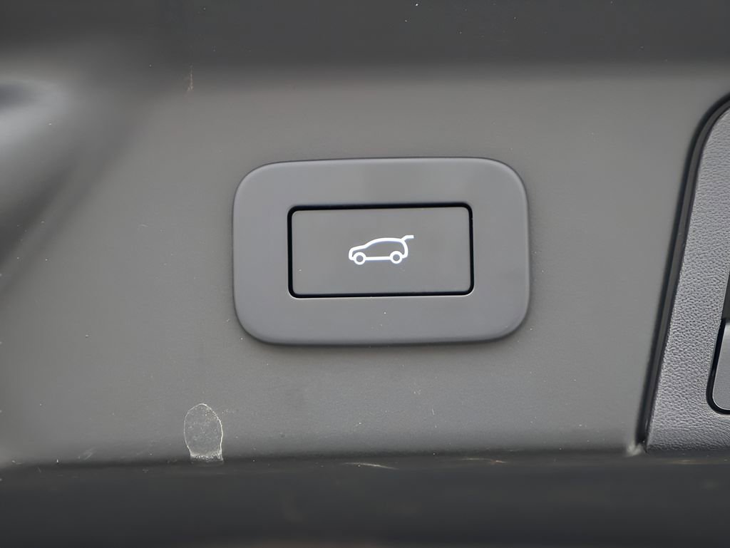 Certified 2026 Land Rover Range Rover Velar Dynamic SE AWD/4WD image 16