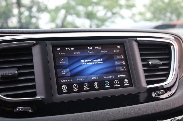 Used 2019 Chrysler Pacifica Touring Plus w/ Tire & Wheel Group FWD image 13