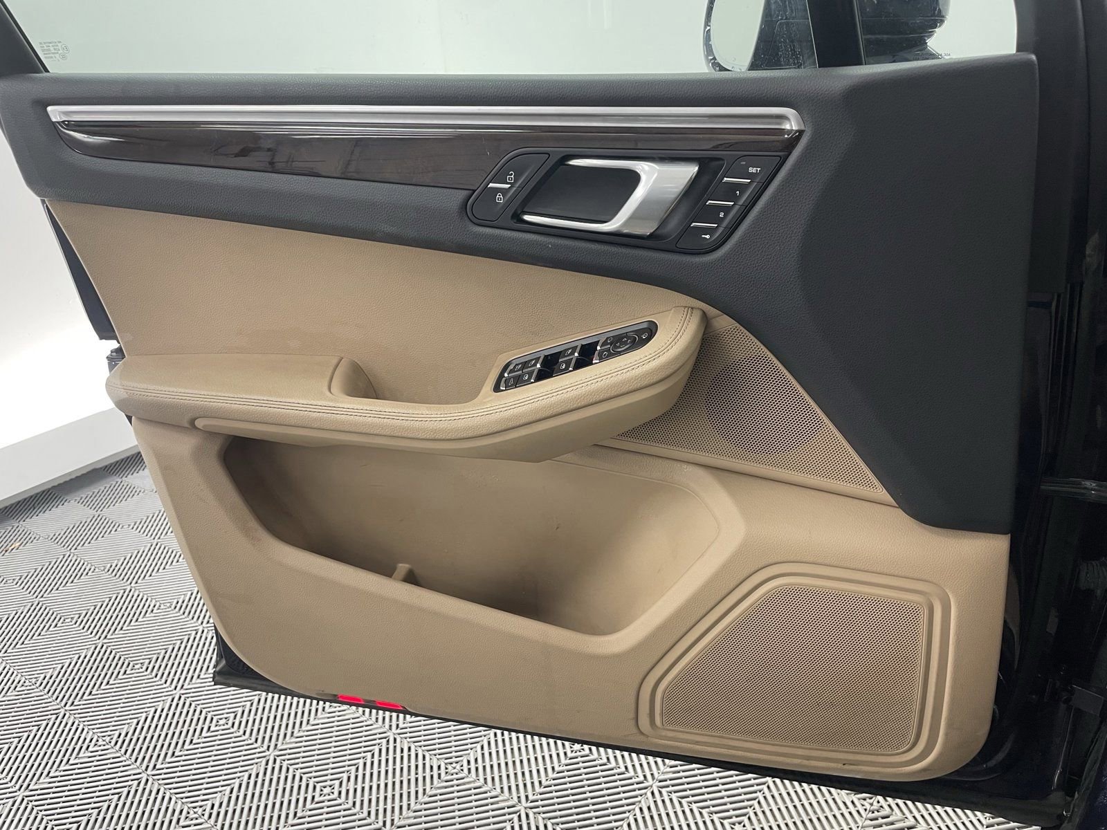 Certified 2023 Porsche Macan Turbo image 25