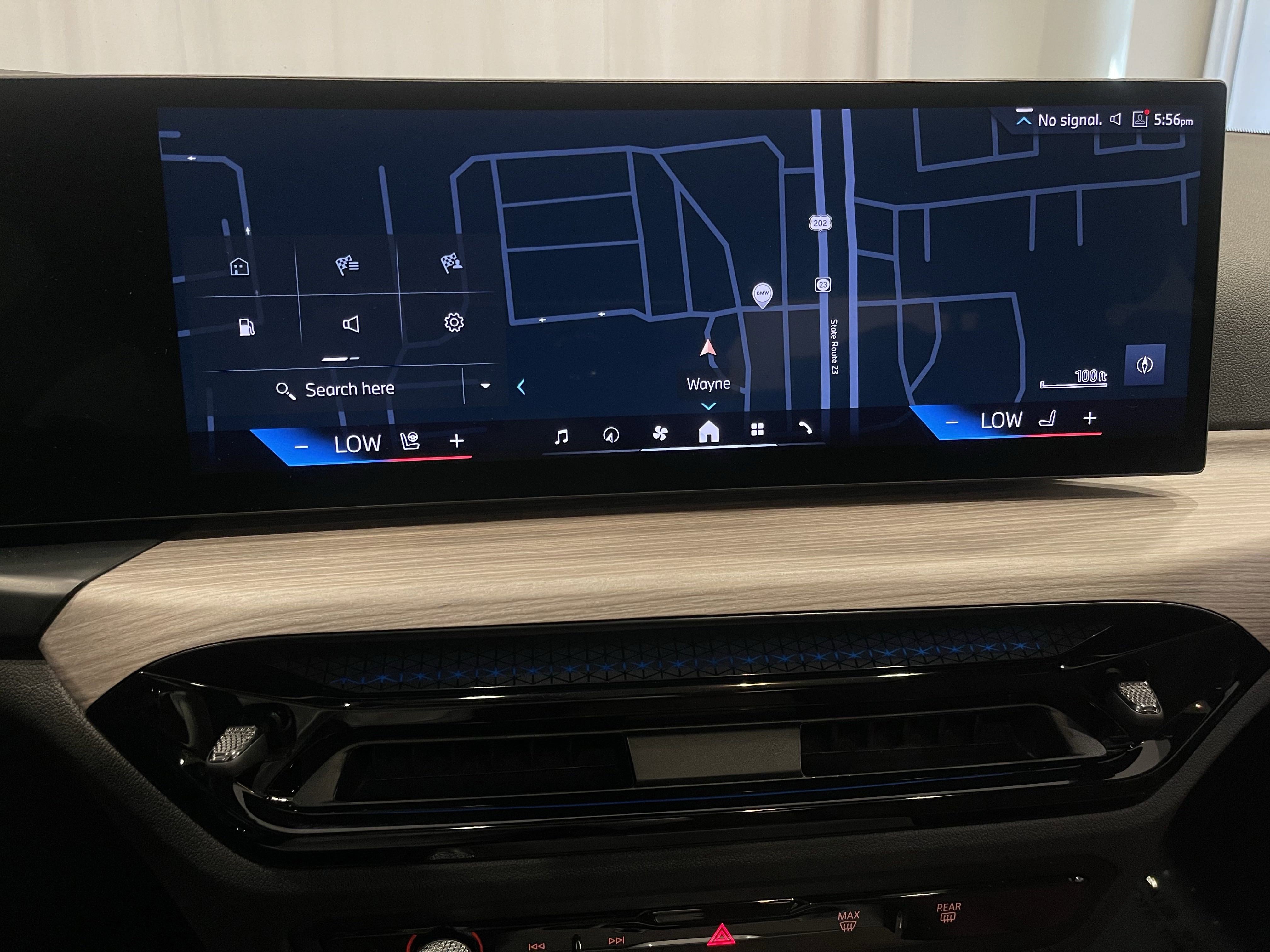 Used 2025 BMW 230i xDrive Coupe w/ Premium Package image 23