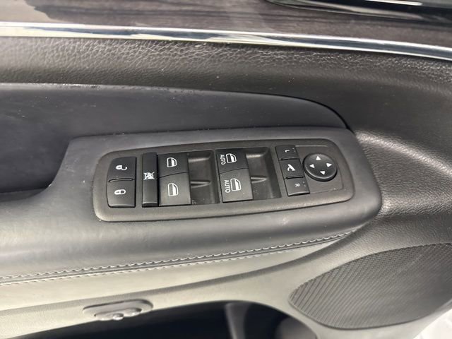 Used 2019 Jeep Grand Cherokee Overland w/ Jeep Active Safety Group image 21