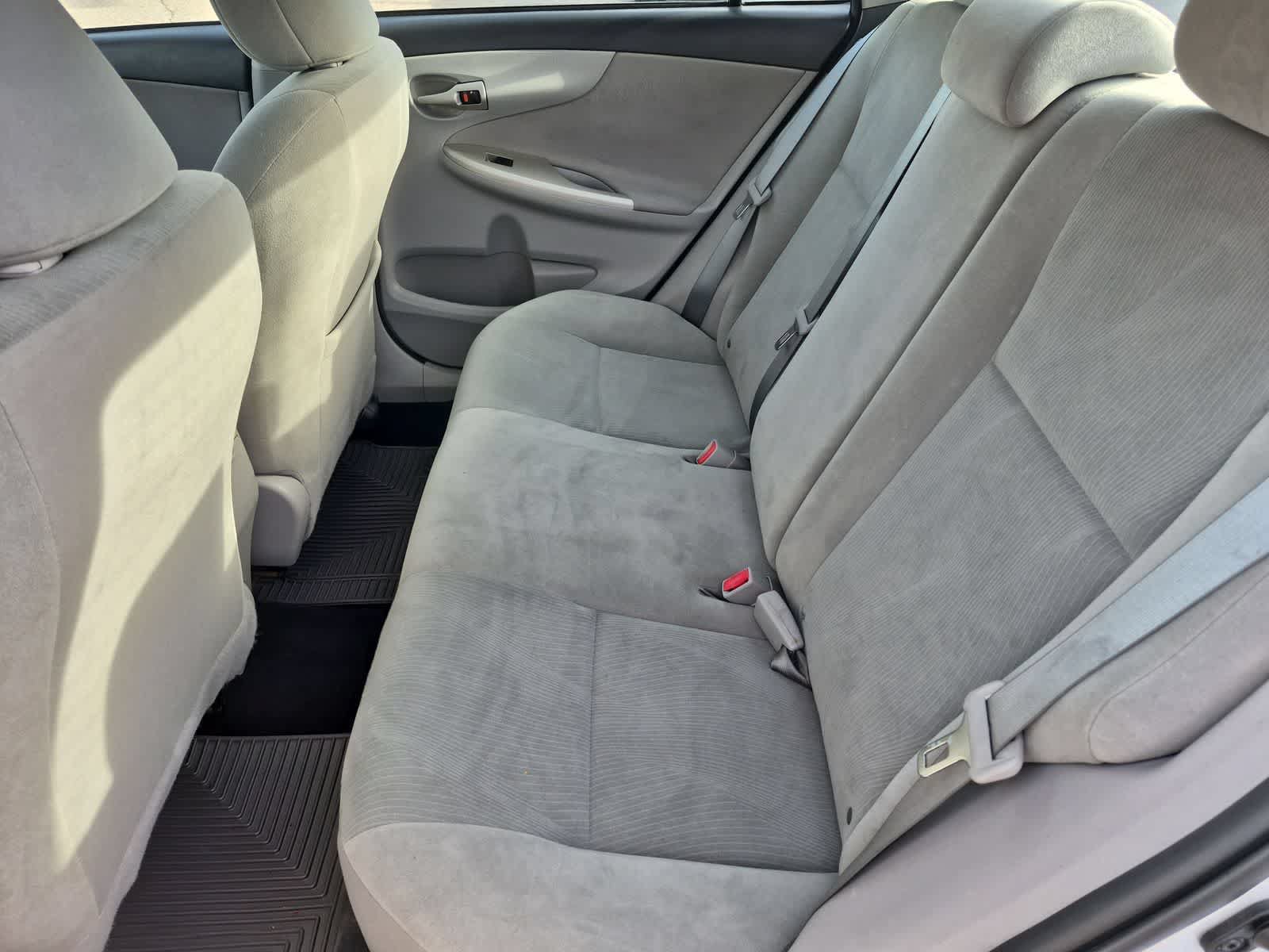 Used 2013 Toyota Corolla LE FWD image 18