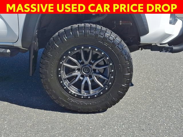 Used 2020 Toyota Tacoma TRD Off-Road w/ TRD Premium Off Road Package AWD/4WD image 10
