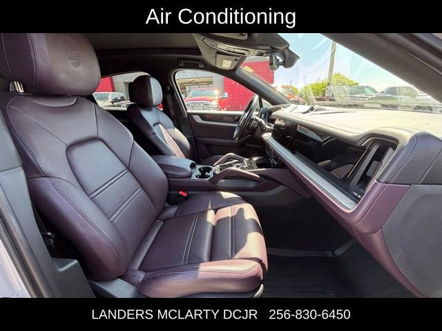 Used 2024 Porsche Cayenne S AWD/4WD image 11