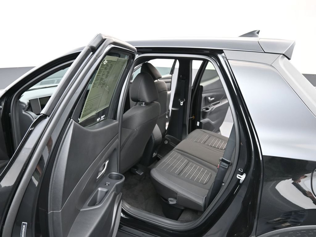 Certified 2025 Hyundai Santa Cruz SE image 11