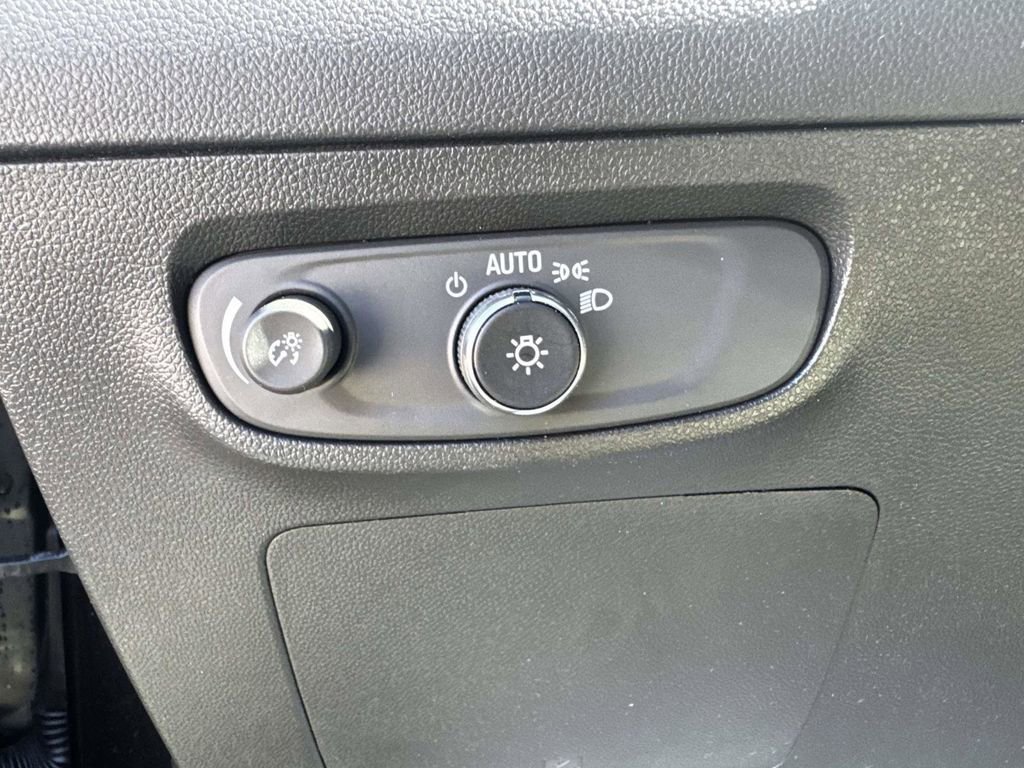 Used 2024 Buick Encore GX Avenir image 18