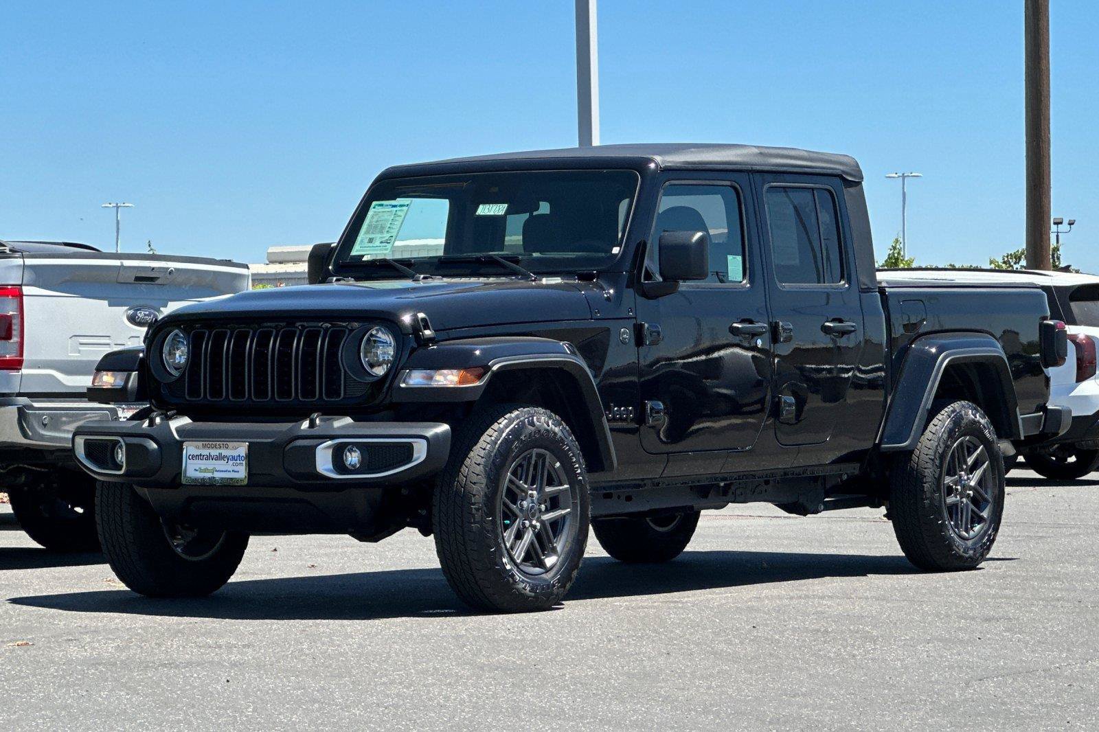 Certified 2025 Jeep Gladiator Sport AWD/4WD image 7