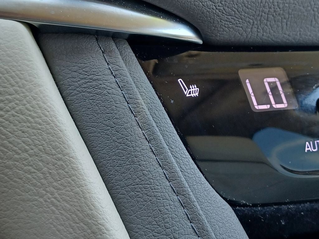 Used 2018 Cadillac XT5 Luxury w/ Driver Awareness Package FWD image 24