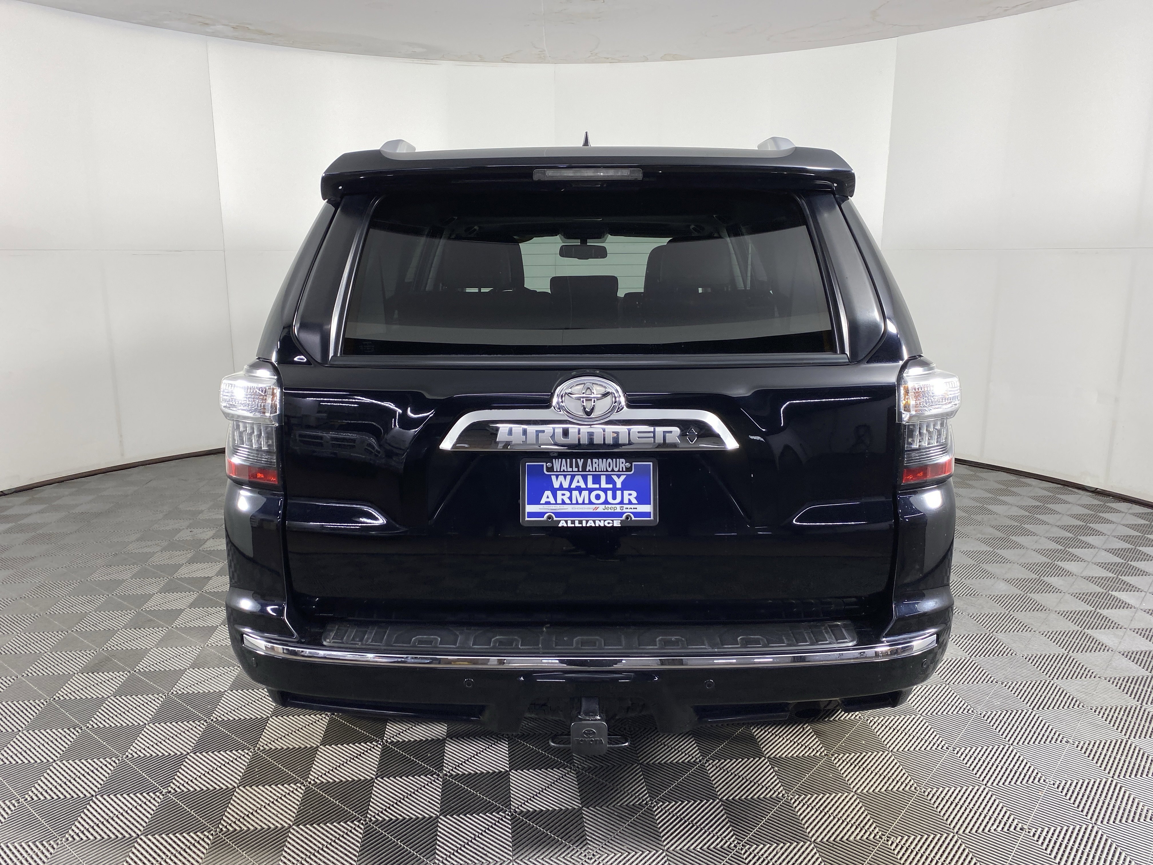 Used 2015 Toyota 4Runner SR5 image 8