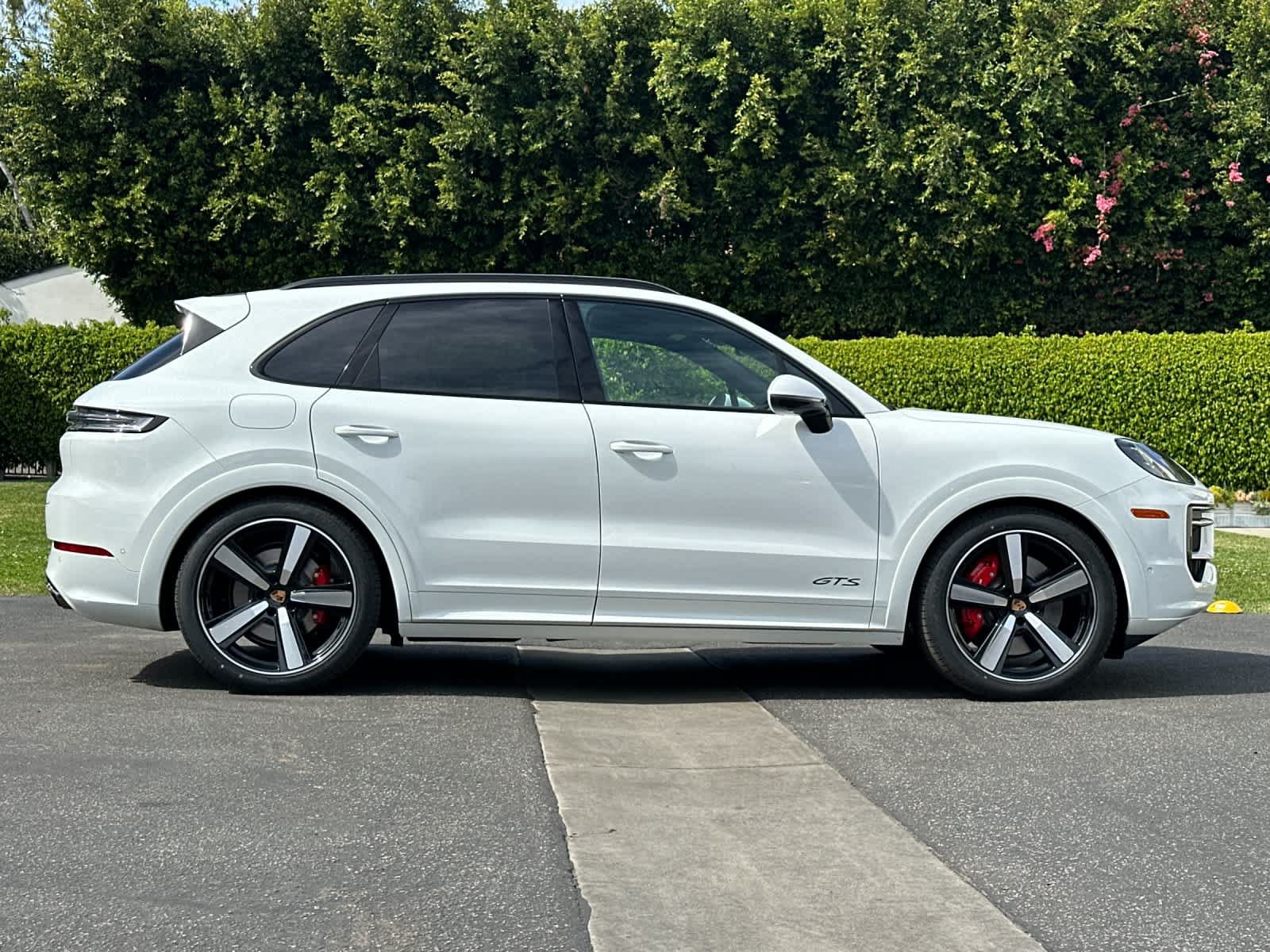 New 2026 Porsche Cayenne GTS AWD/4WD image 9