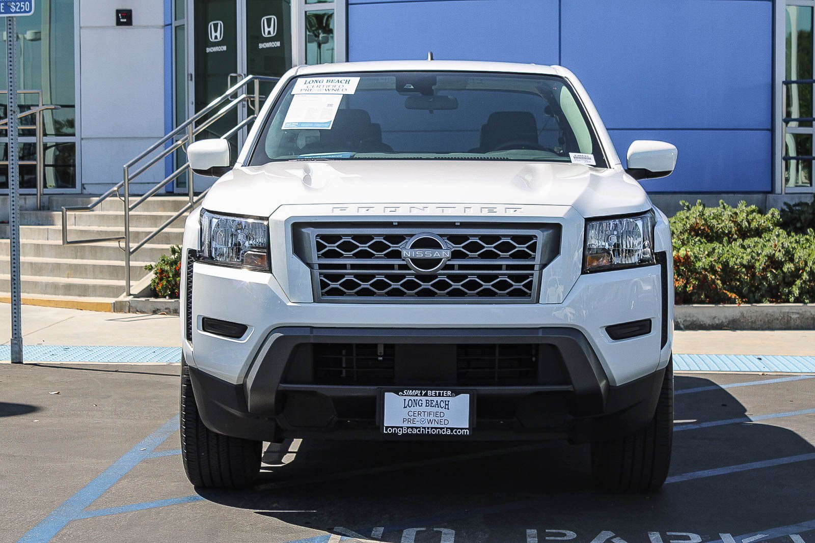 Used 2024 Nissan Frontier SV RWD image 2