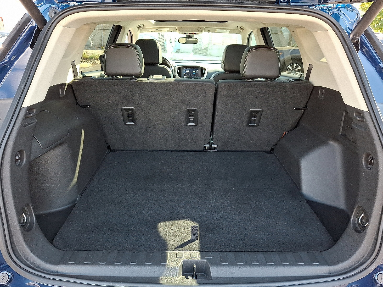 Used 2022 GMC Terrain Denali w/ LPO, 'HIT The Road' Package image 31