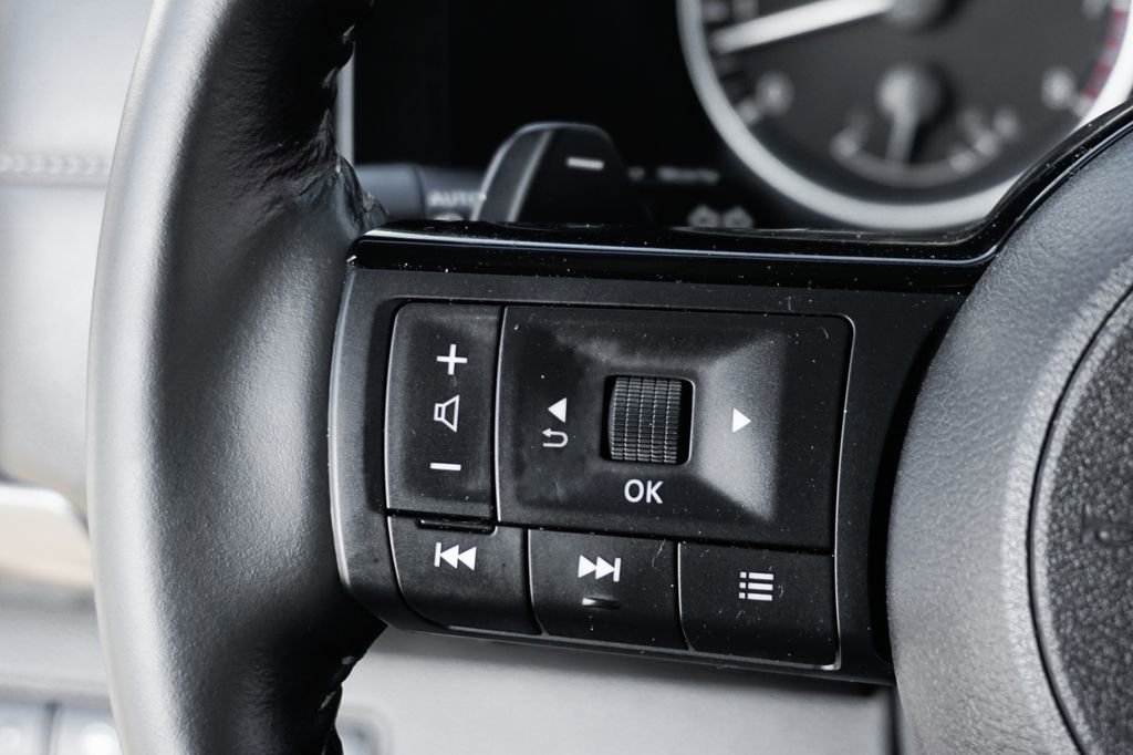 Used 2025 Nissan Pathfinder SL image 22