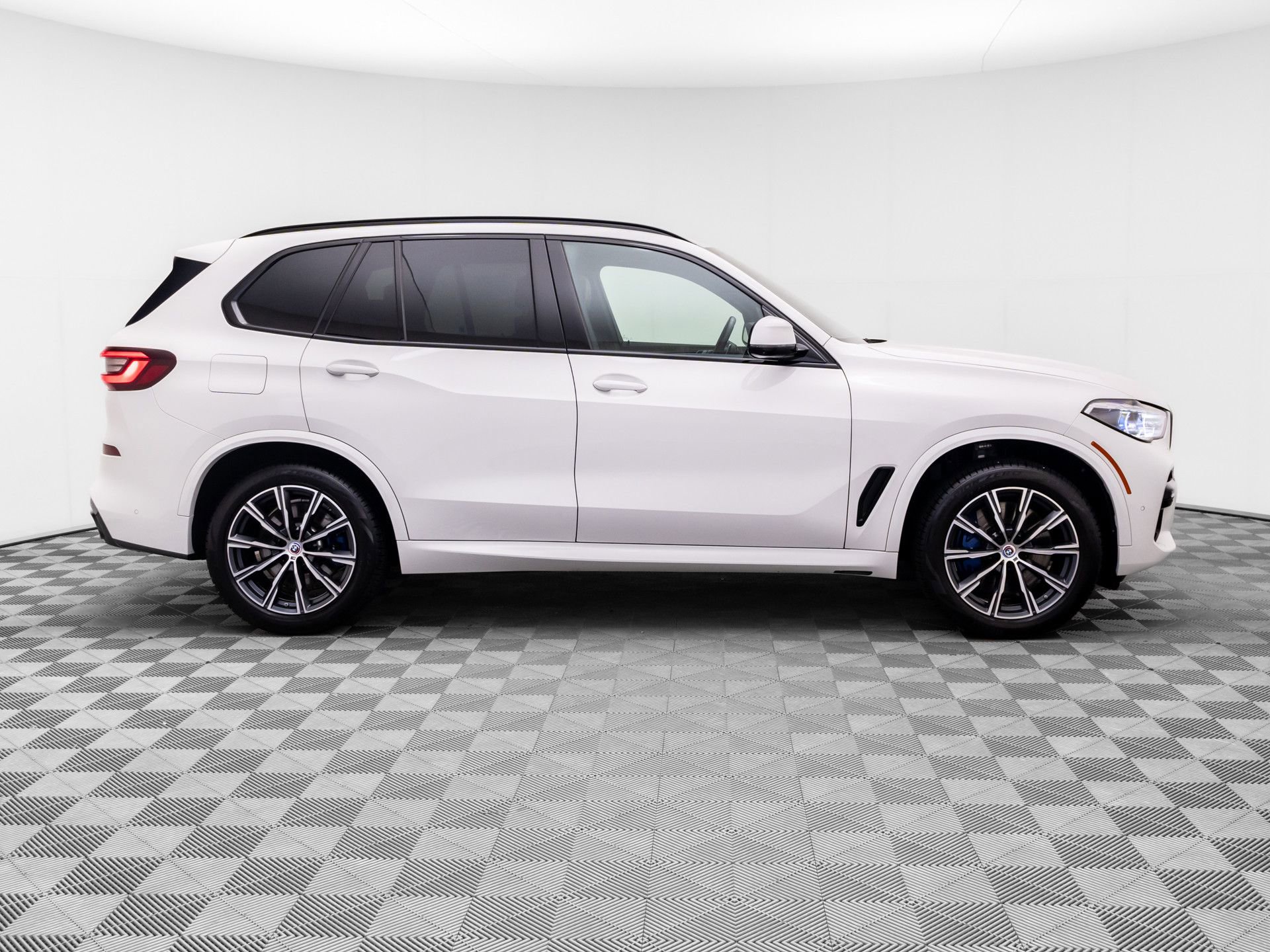 Certified 2023 BMW X5 M50i w/ Executive Package image 6