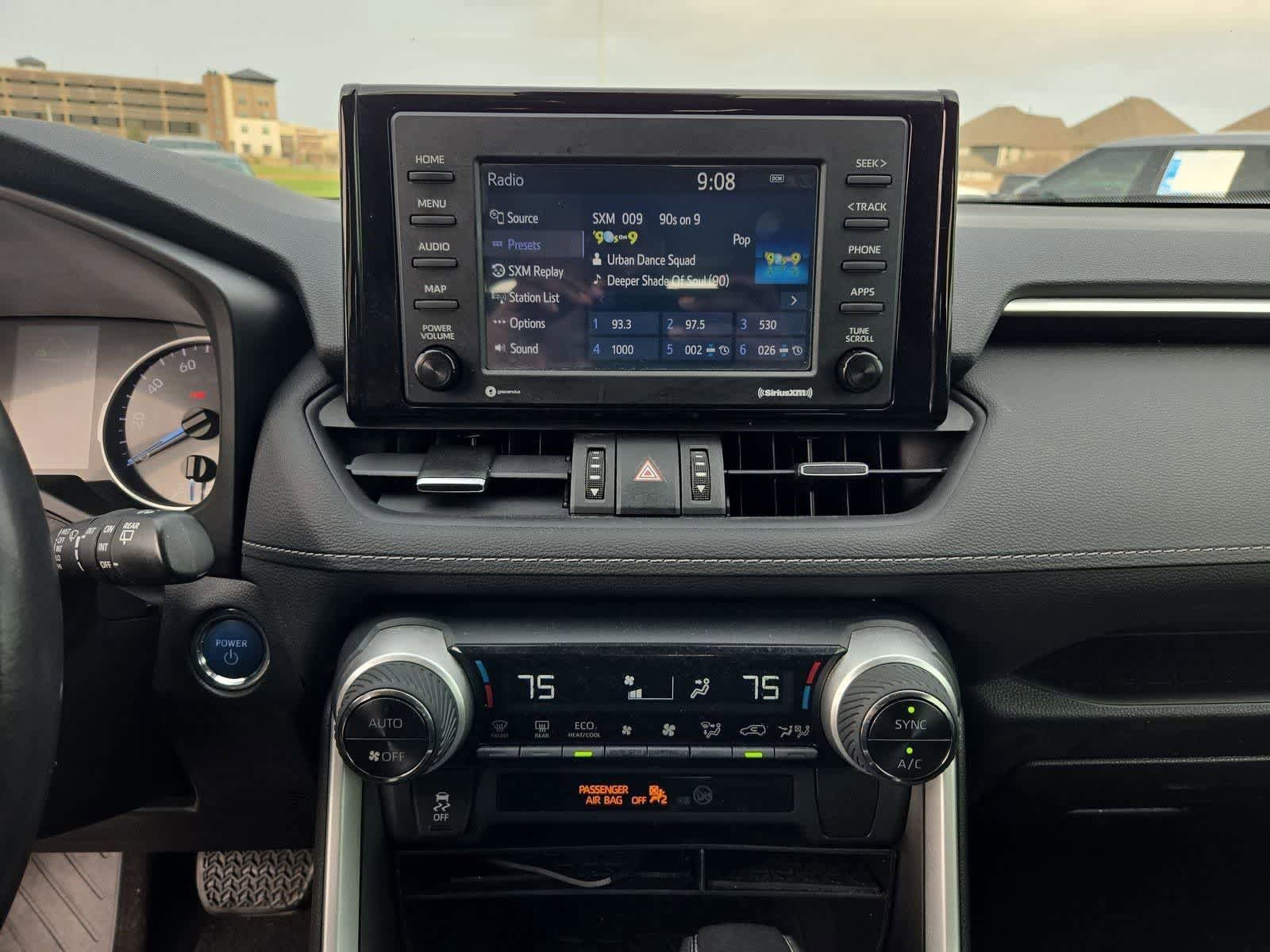 Used 2021 Toyota RAV4 XLE Premium image 28