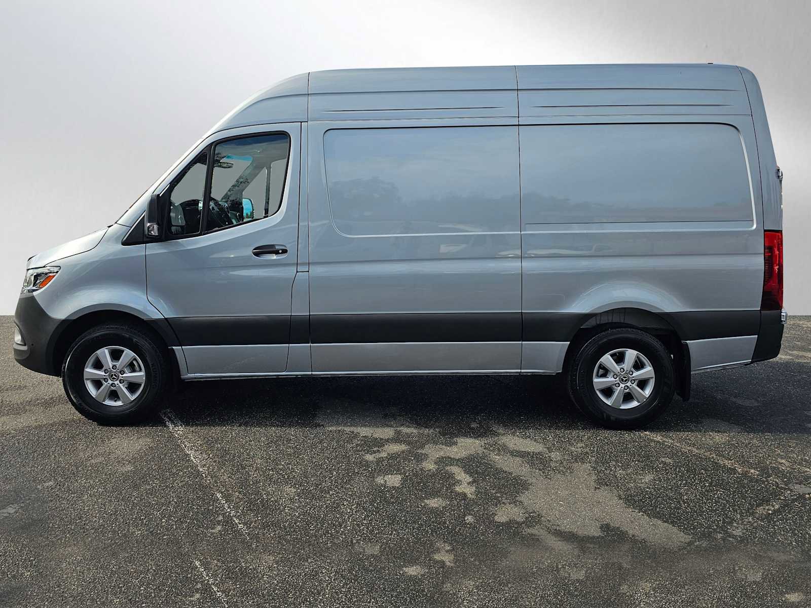 Used 2025 Mercedes-Benz Sprinter 2500 image 6