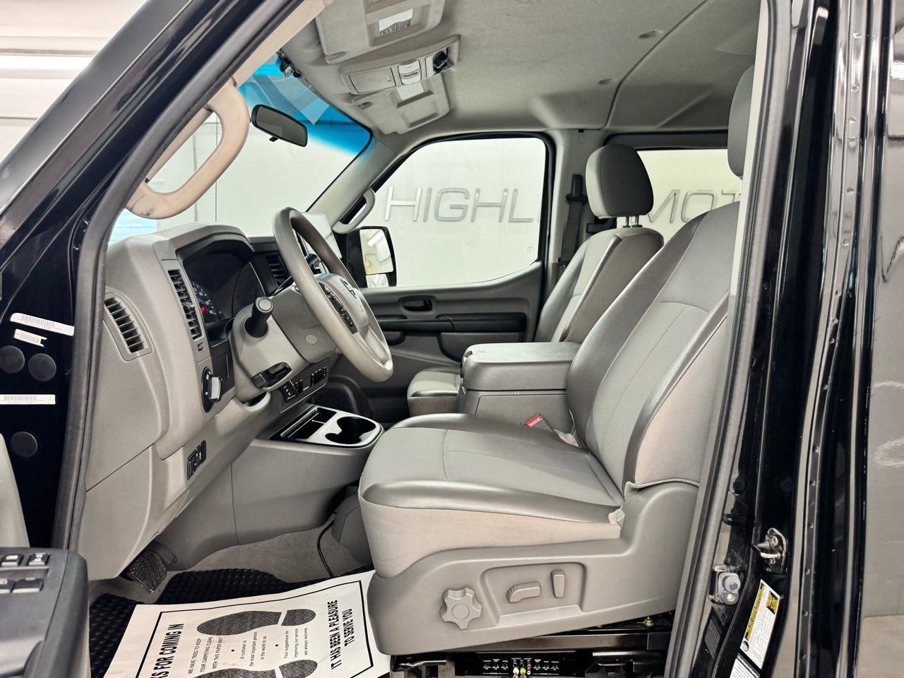 Used 2014 Nissan NV 3500 SV w/ Technology Package RWD image 8