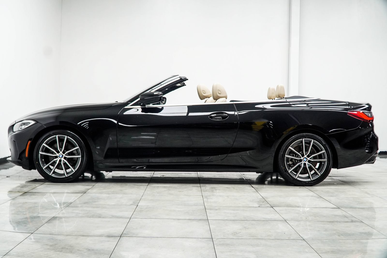 Used 2024 BMW 430i Convertible RWD image 11