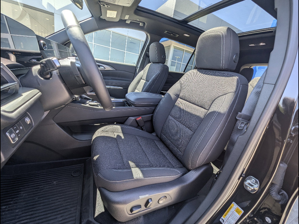 New 2026 Chevrolet Traverse LT w/ Sun and Wheel Package FWD image 12