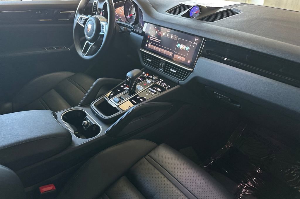 Used 2023 Porsche Cayenne image 19