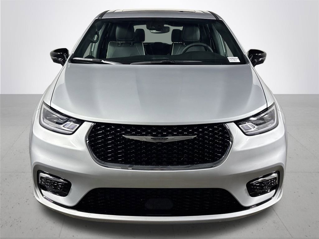 New 2026 Chrysler Pacifica Limited image 3