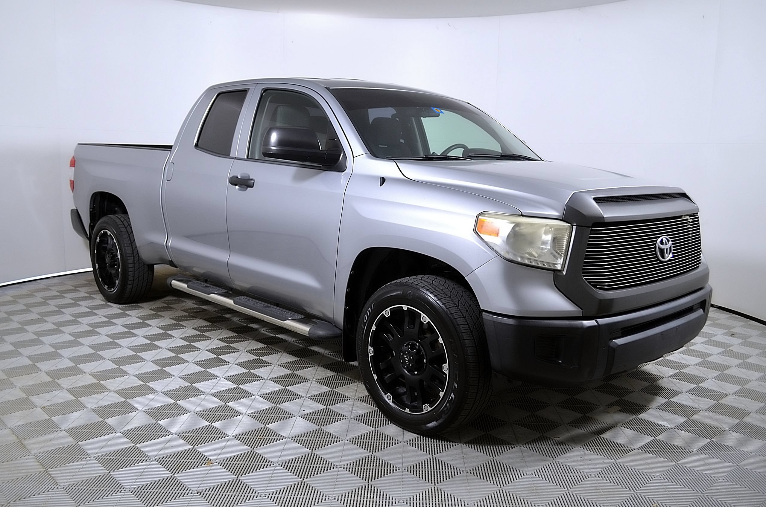 Used 2015 Toyota Tundra SR w/ Tow Package RWD image 6