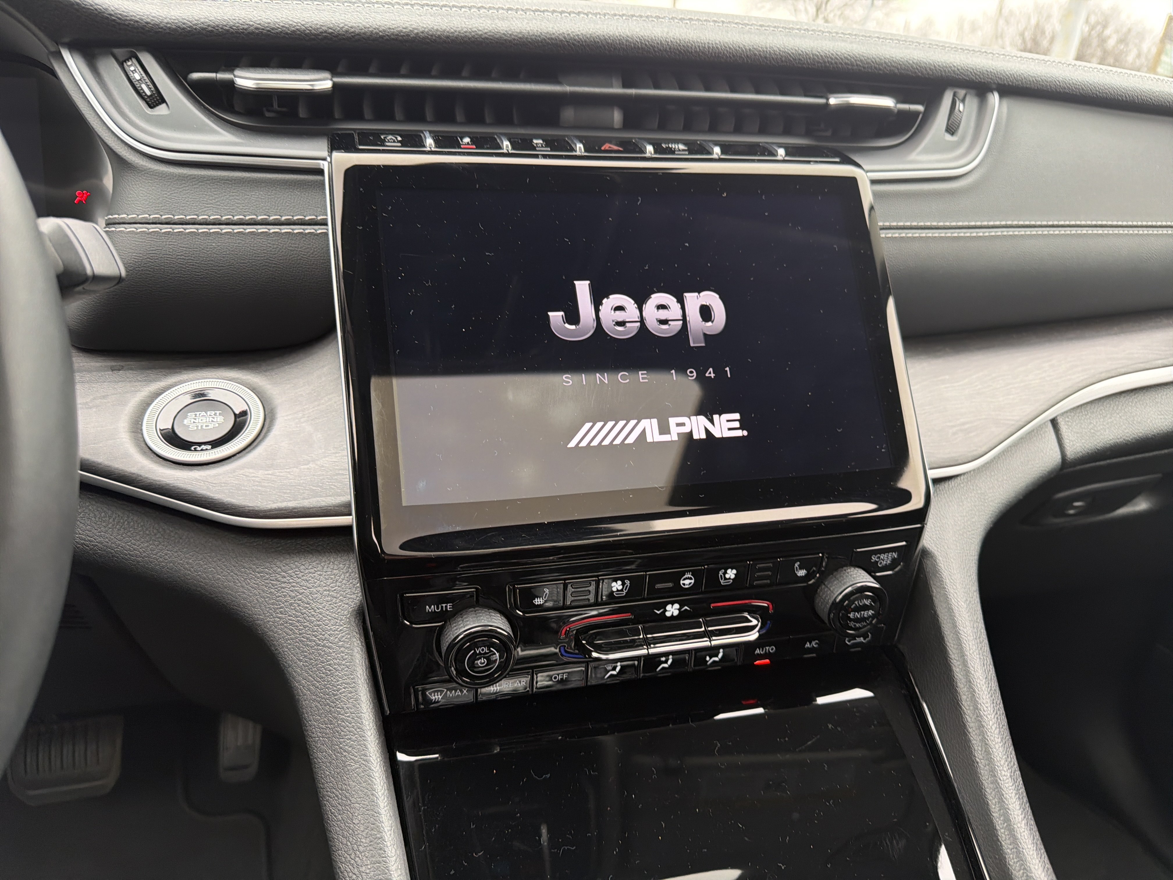 Certified 2022 Jeep Grand Cherokee L Limited w/ Luxury Tech Group II AWD/4WD image 19