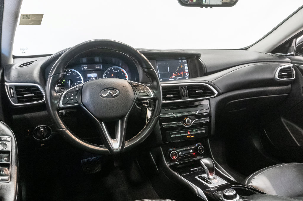Used 2017 INFINITI QX30 Premium w/ Technology Package AWD/4WD image 9
