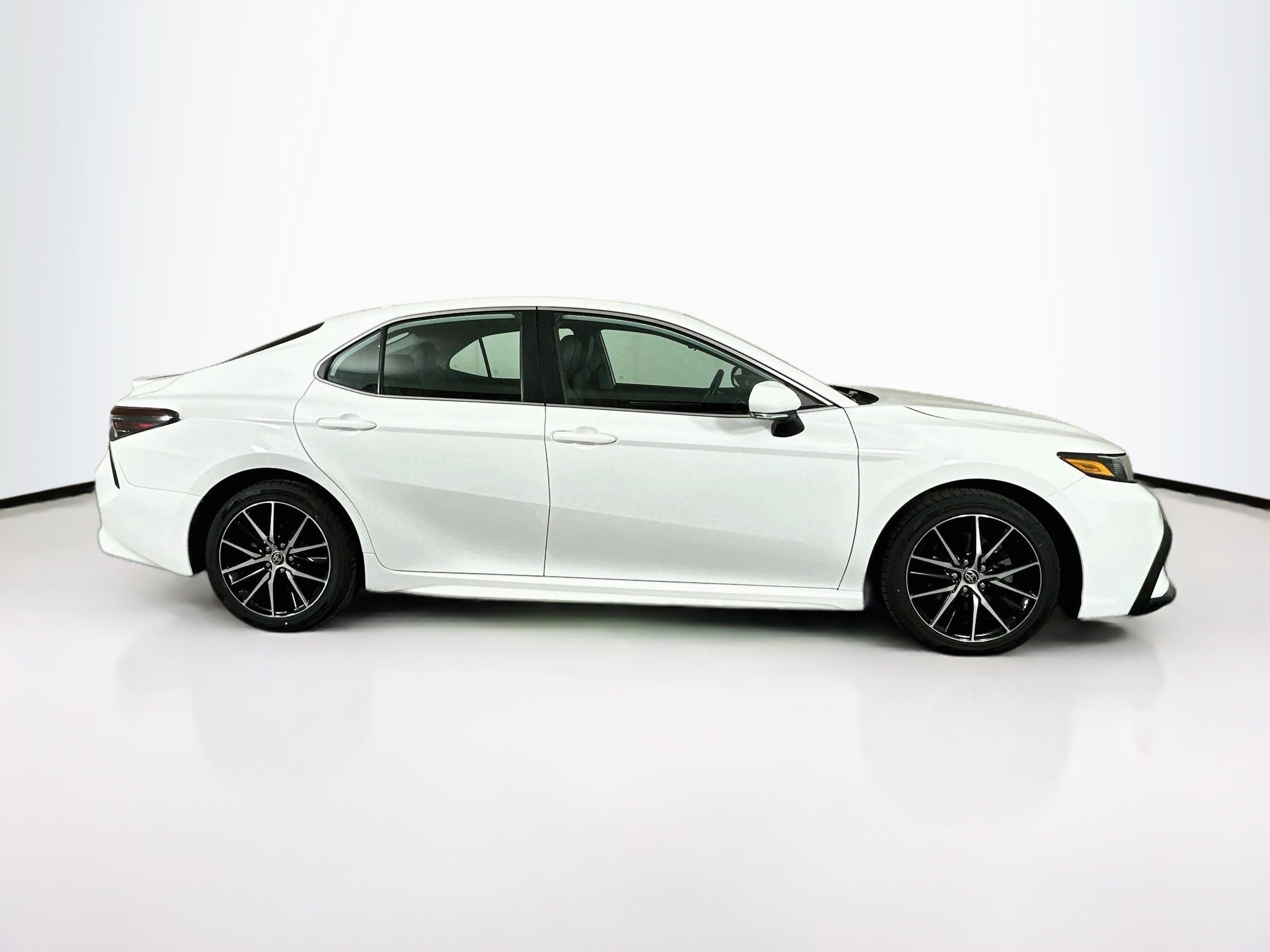 Used 2023 Toyota Camry SE FWD image 10