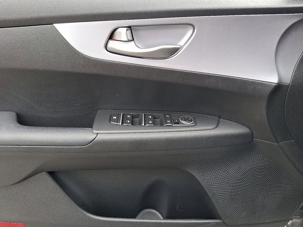 Used 2022 Kia Forte LXS FWD image 13