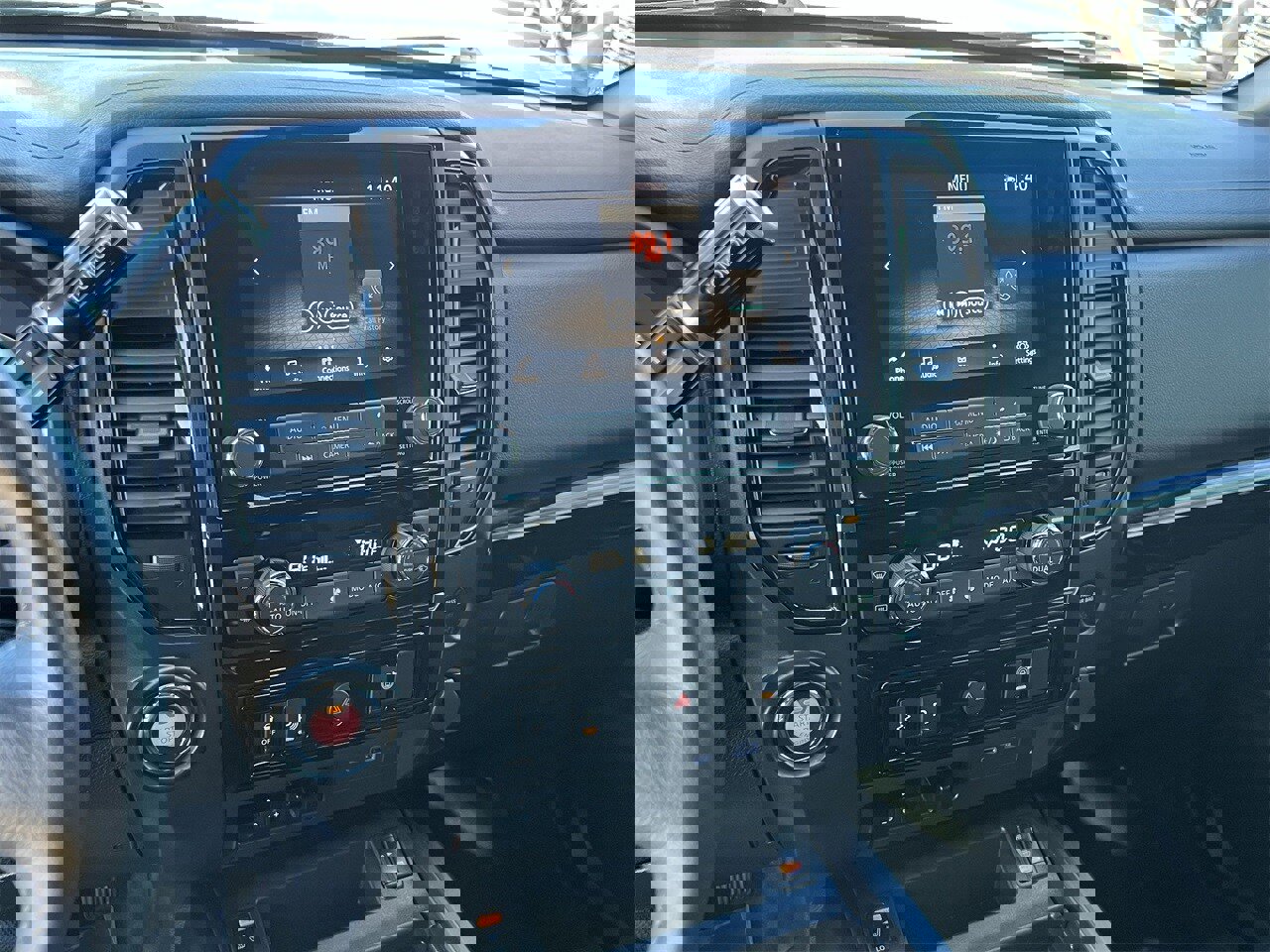 Used 2024 Nissan Titan SV w/ SV Convenience Package image 17