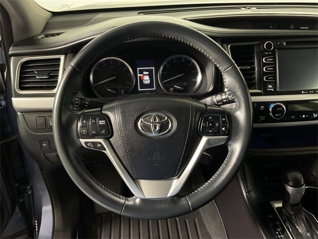 Used 2016 Toyota Highlander Limited image 24