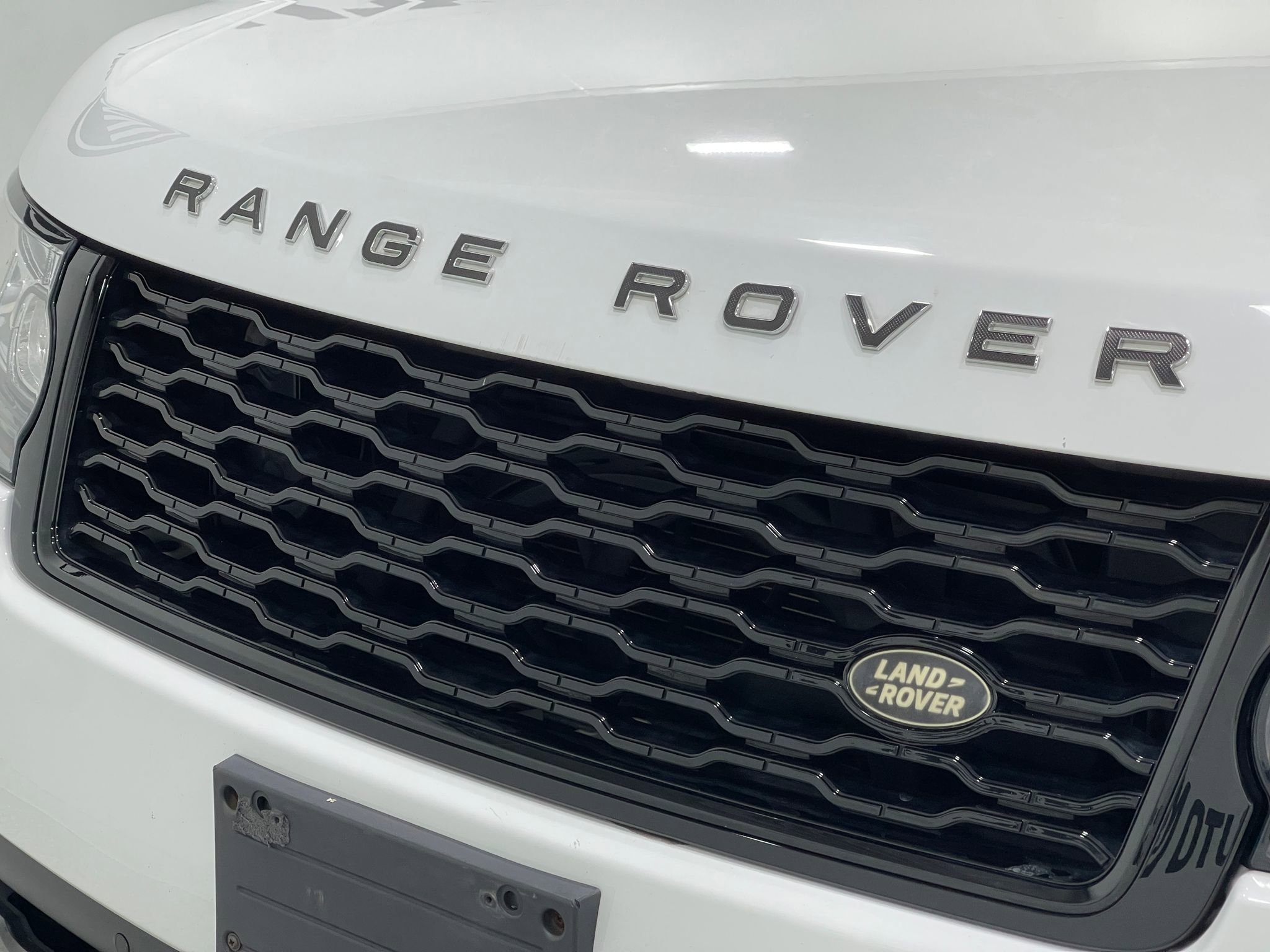 Used 2015 Land Rover Range Rover Supercharged AWD/4WD image 36