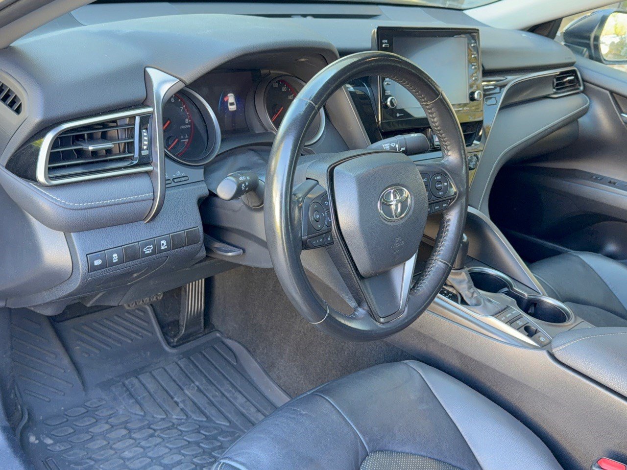 Used 2024 Toyota Camry XSE FWD image 4