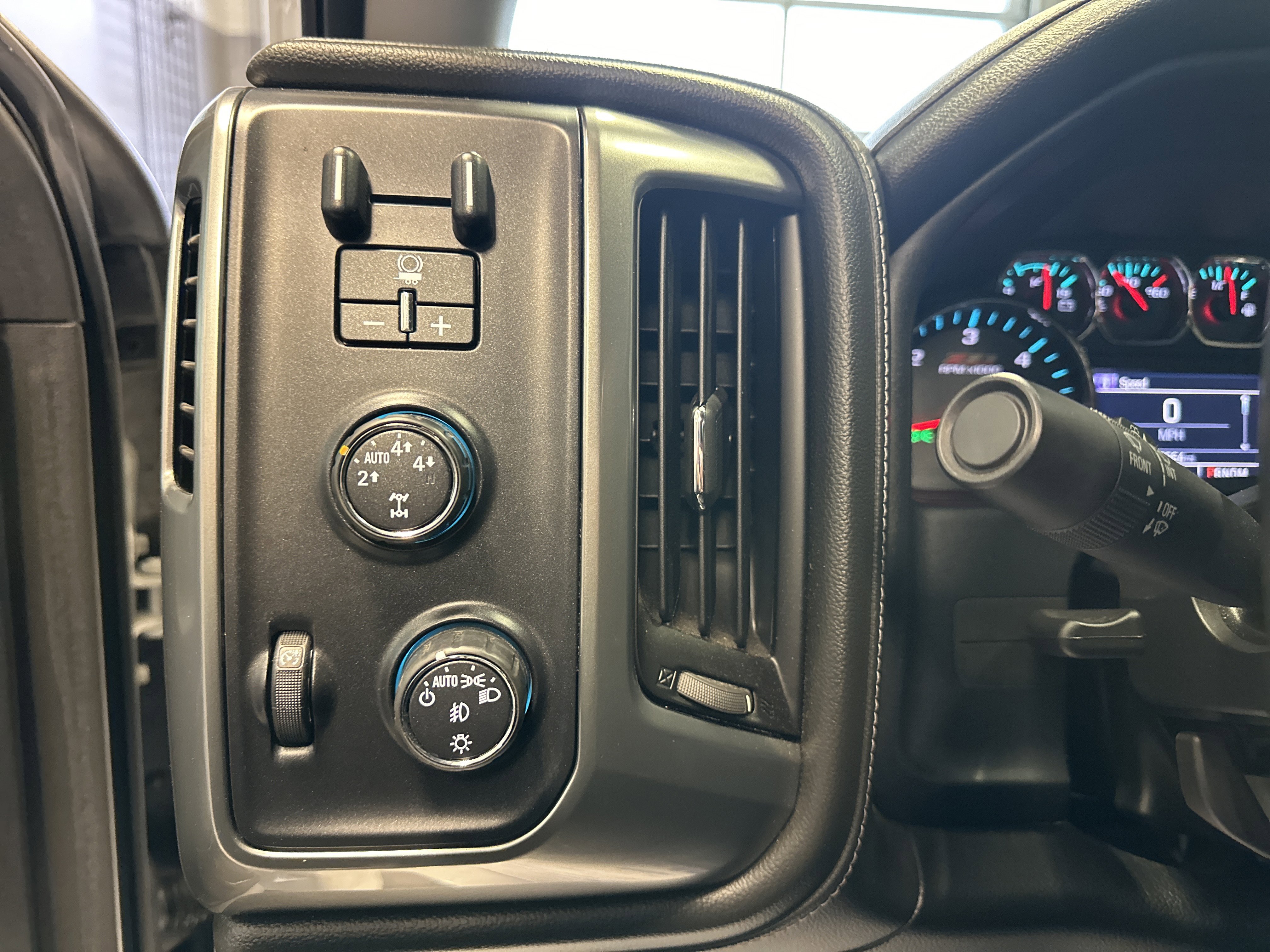 Used 2016 Chevrolet Silverado 1500 LTZ Z71 image 8